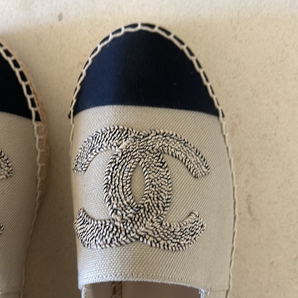 BRAND NEW Size 7 CHANEL Espadrilles in Beige and Black - Picture 10 of 12